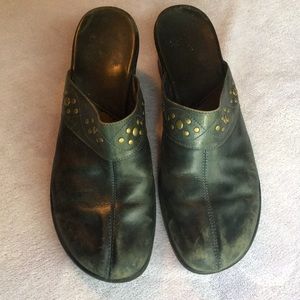 Super comfy dark navy Clark’s!